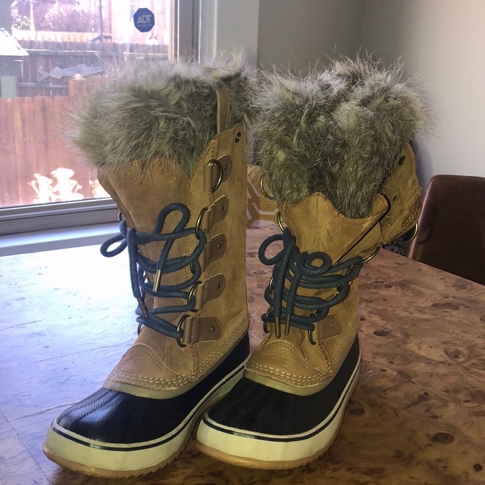 Waterproof Sorel mid-calf Boots